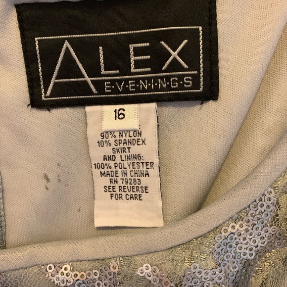 Formal Event or Evening Gown - Picture 3 of 5